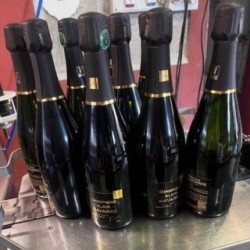 Champagne Alain NAVARRE - Habillage de la Cuvée Tradition Champagne Alain NAVARRE - Habillage de la Cuvée Tradition