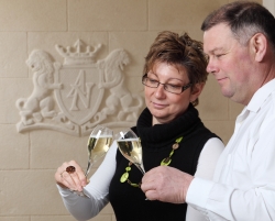 Champagne Alain NAVARRE - 3ème génération : Joëlle et Alain Navarre Champagne Alain NAVARRE - 3ème génération : Joëlle et Alain Navarre