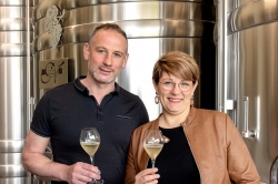 Champagne Alain NAVARRE - 4ème génération : Marjorie et Arnaud Vrayet Champagne Alain NAVARRE - 4ème génération : Marjorie et Arnaud Vrayet